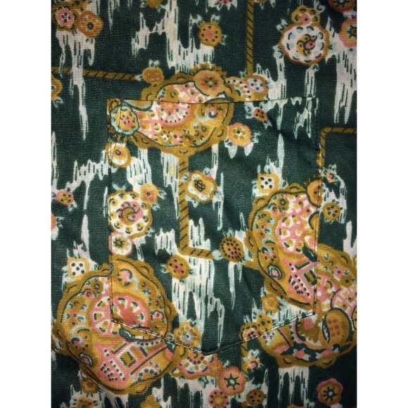 *SOLD* 1960s Vintage button down collared t-shirt - Picture 4 of 7